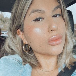 Meet your posher, Maribel.